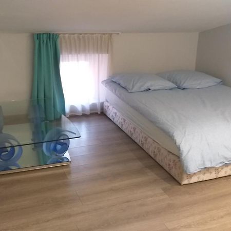 Mon Petit Nid D'Amour Au Coeur Historique De Frejus Exterior photo